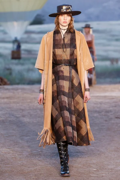 Look 2